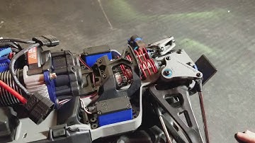 E revo 2.0  How to remove the front section bulkhead