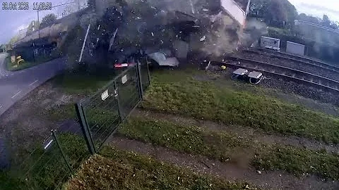 Treinongeval met vrachtwagen vastgelegd door bewakingscamera