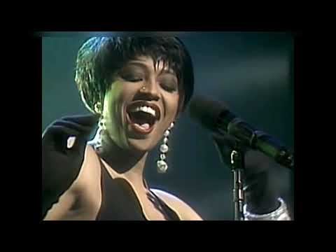 Lisa Fischer "Save Me" live! It's Showtime at the Apollo! 1992