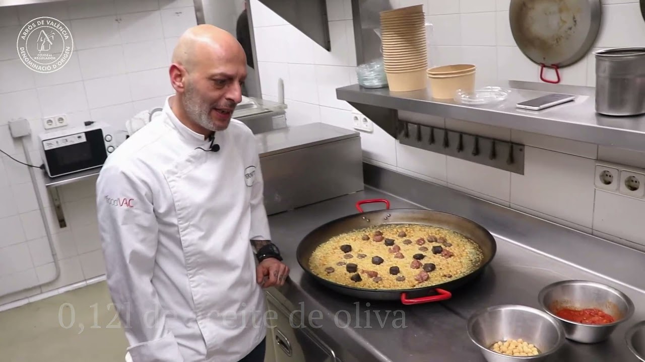 Arroz de pelota valenciana, blanquet, morcilla y garbanzos // Vernetta