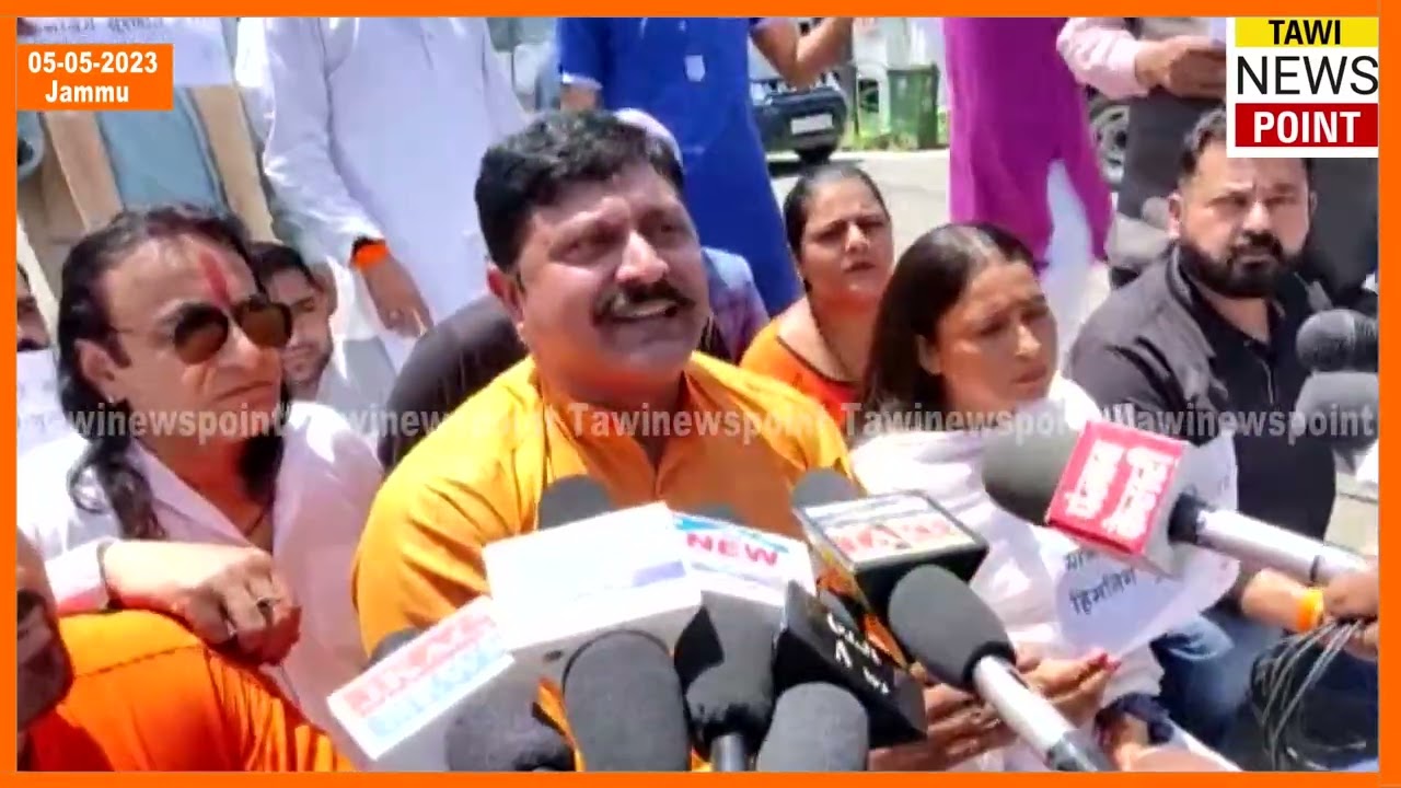 Peaceful march of Shiv Sena.