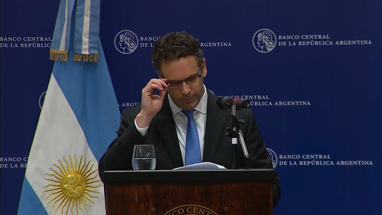 Sandleris explica las razones de las restricciones cambiarias
