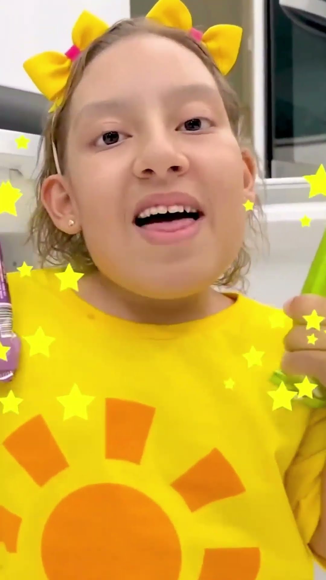 Maria Clara ensina que é importante comer comidas saudáveis com sobremesa #shorts -  MC Divertida