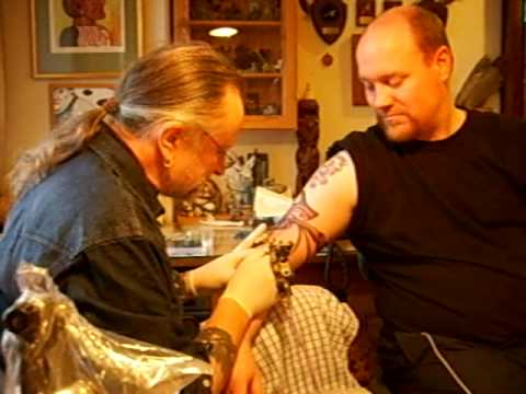 Am I Dating a Tattoo Artist??? Am I Dating a Tattoo Artist???