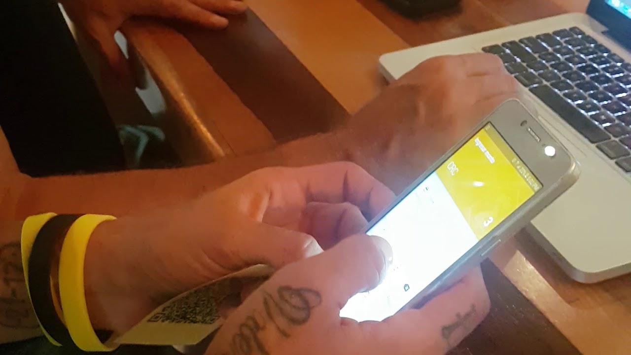 Explaning Merchants the advantages of the SmartPay App