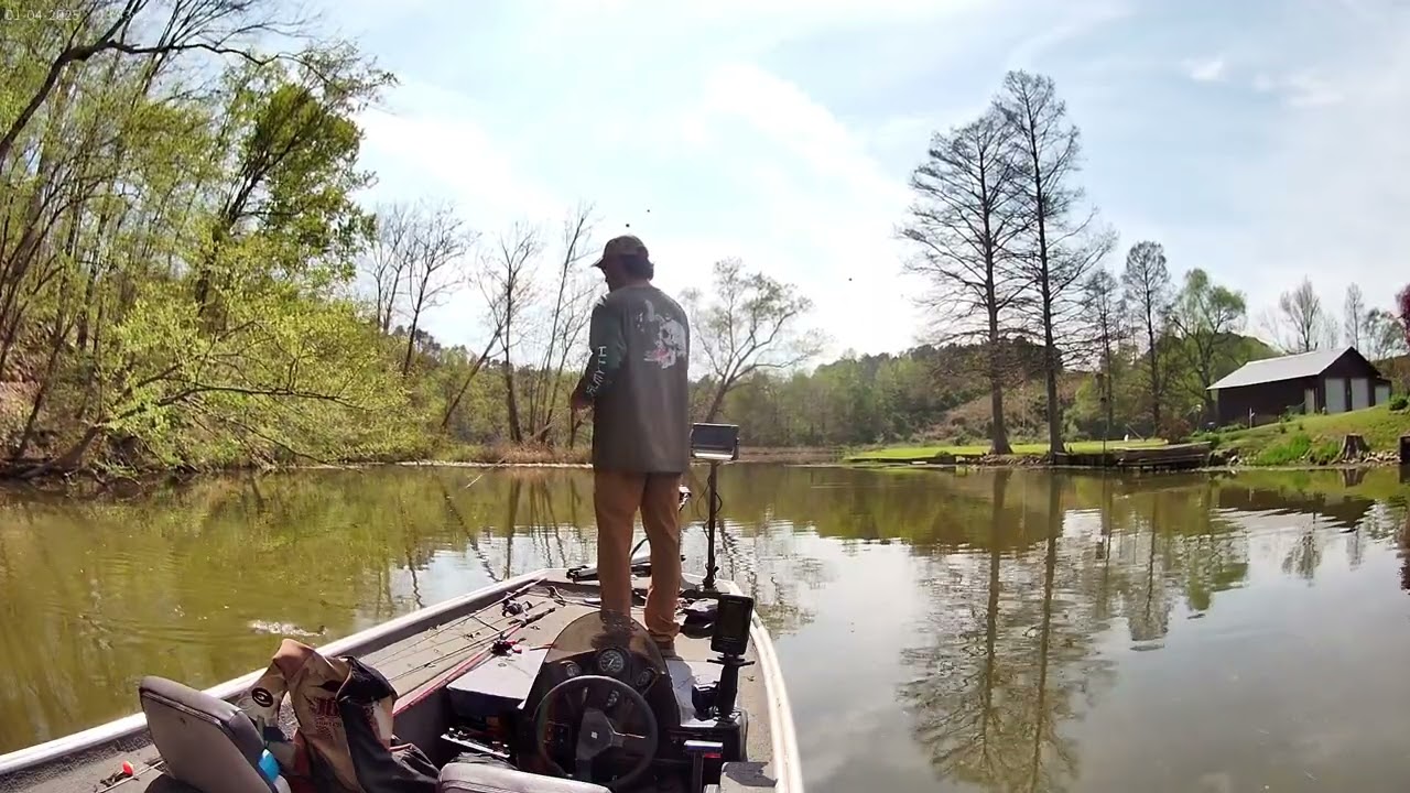 Frog Bass Fishing (How Not to Set the Hook)