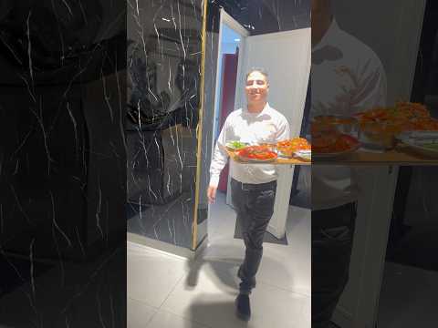 من طلبات الصالة داخل مطعم عزايم بالكويت