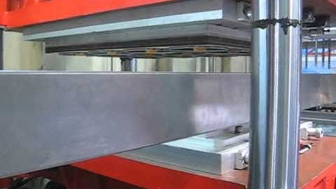 MengXing MFC7660 Automatic Pressure & Vacuum Forming Machine on Chinaplas 2015