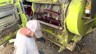 Changing knifes in claas 990