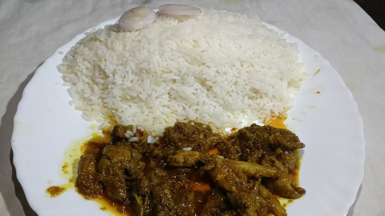 Hello doston today I eat rice and murgi Puri chamdi and par🍛