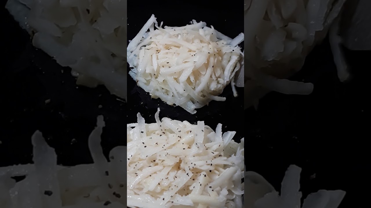 Cooking shredded potatoes in a cast iron skillet - YouTube