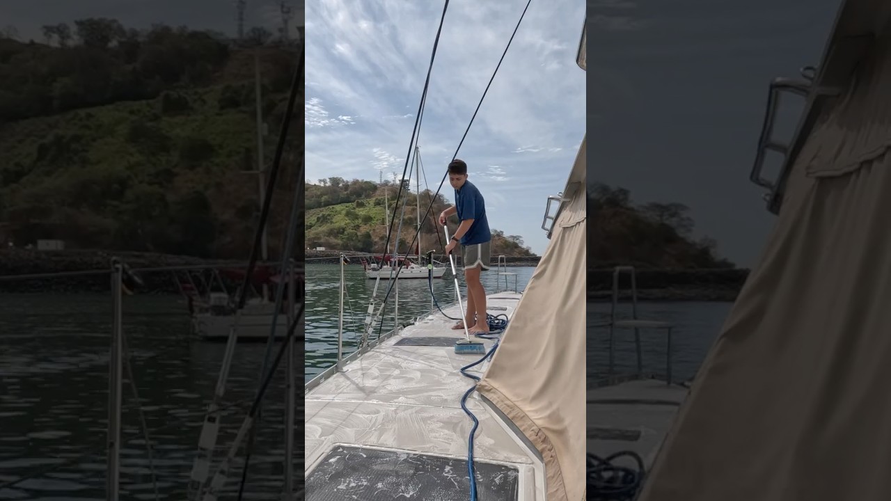 We Finally Left Panama… But Something Wasn’t Right ⛵