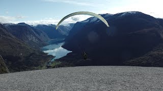 Paragliding i Loen