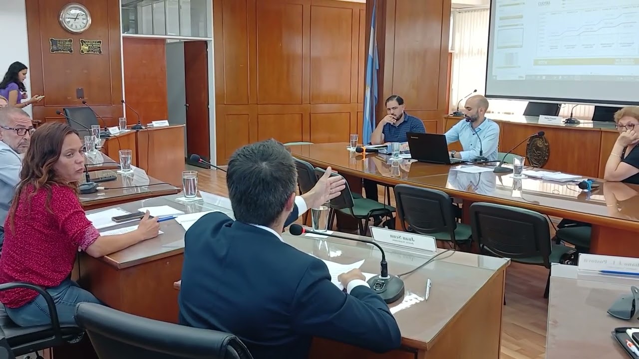 El director del Instituto Municipal de la Vivienda responde inquietudes de los concejales. 10022026