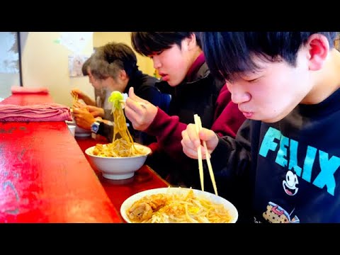 【福岡ラーメン】このアブラを食べに来た！中毒者続出の二郎系ラーメン屋に密着