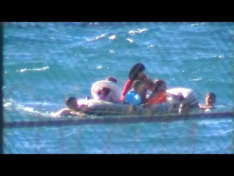 Thousands of migrants swim to reach Spain