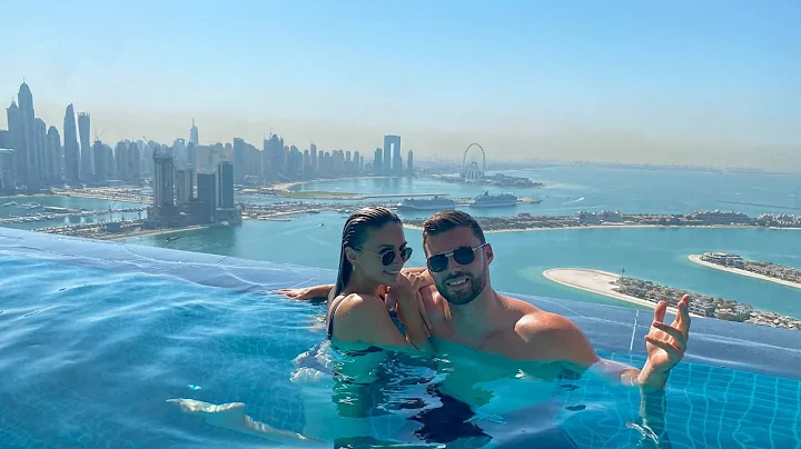 Njut av en himmelsk simning - Utforska The Aura Sky Pool i Dubai!