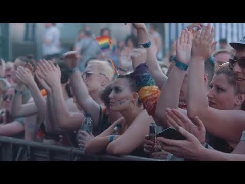 Crowd Clapping At