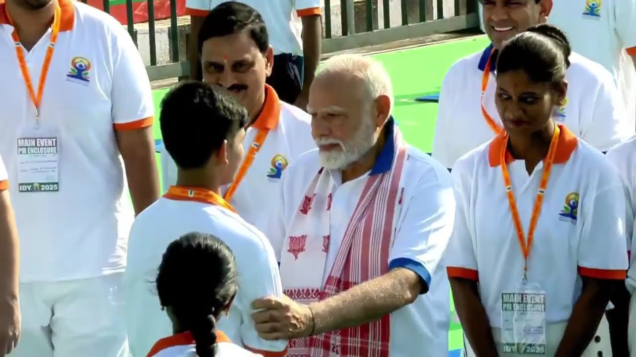 PM Modi Interacts with Students at Vizag Beach | Yoga Day 2025 Highlights