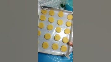 Thumbnail of chruncy almond cookies note:kacang almond bagus ny d sangrai dulu sbntar supaya lebih enak
