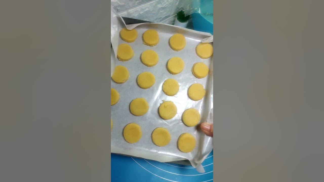 chruncy almond cookies note:kacang almond bagus ny d sangrai dulu sbntar supaya lebih enak