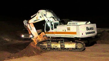 Liebherr R974C loading 769D Buesa by night