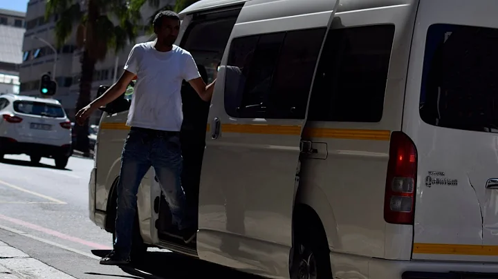 Passengers take the wheel from a reckless taxi driver | NEWS IN A MINUTE