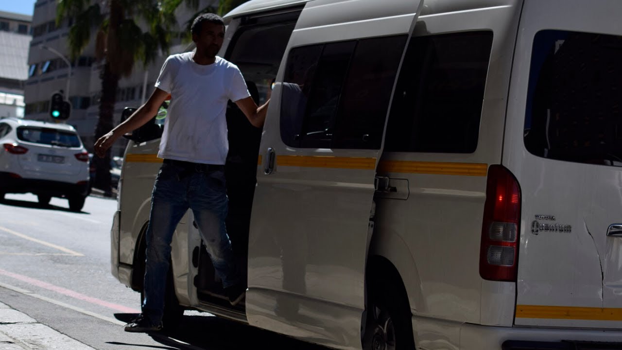 Passengers take the wheel from a reckless taxi driver | NEWS IN A MINUTE