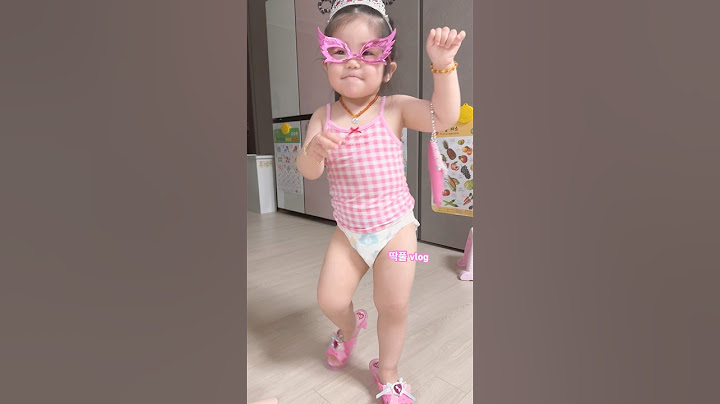 기저귀바람으로 달밤에 무슨일🫣 #아기 #브이로그 #일상 #vlog #pink #funny #babygirl #babyfashion #babyshorts #babyvideos