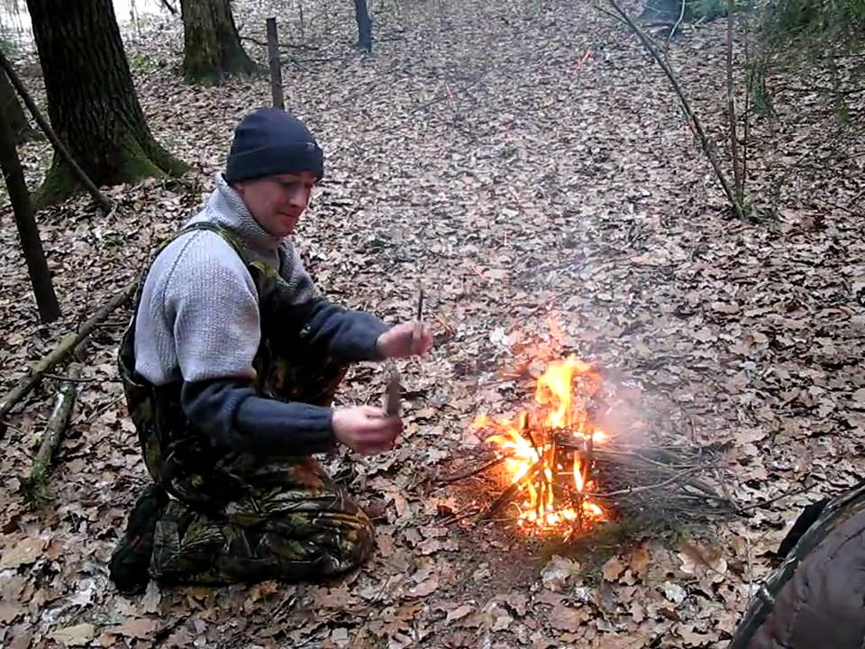 Сынок разжег костер и подкинь. Разжигание костра в лесу. Разжигание костра в экстремальных условиях.