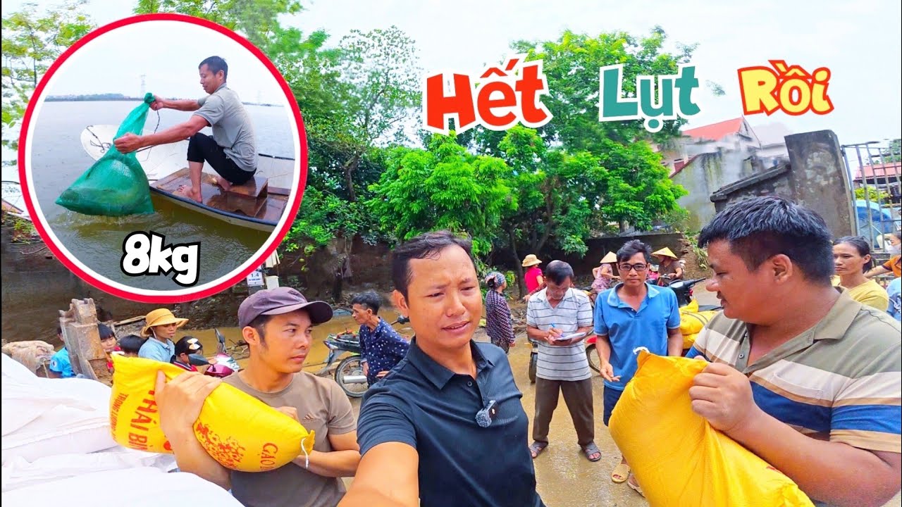 Chính Thức Hết Lụt Cùng Cả Team Đi Phát Gạo Biếu Bà Con Và Xem Bắt Được Cá Nheo 8kg / Quế Nghịch