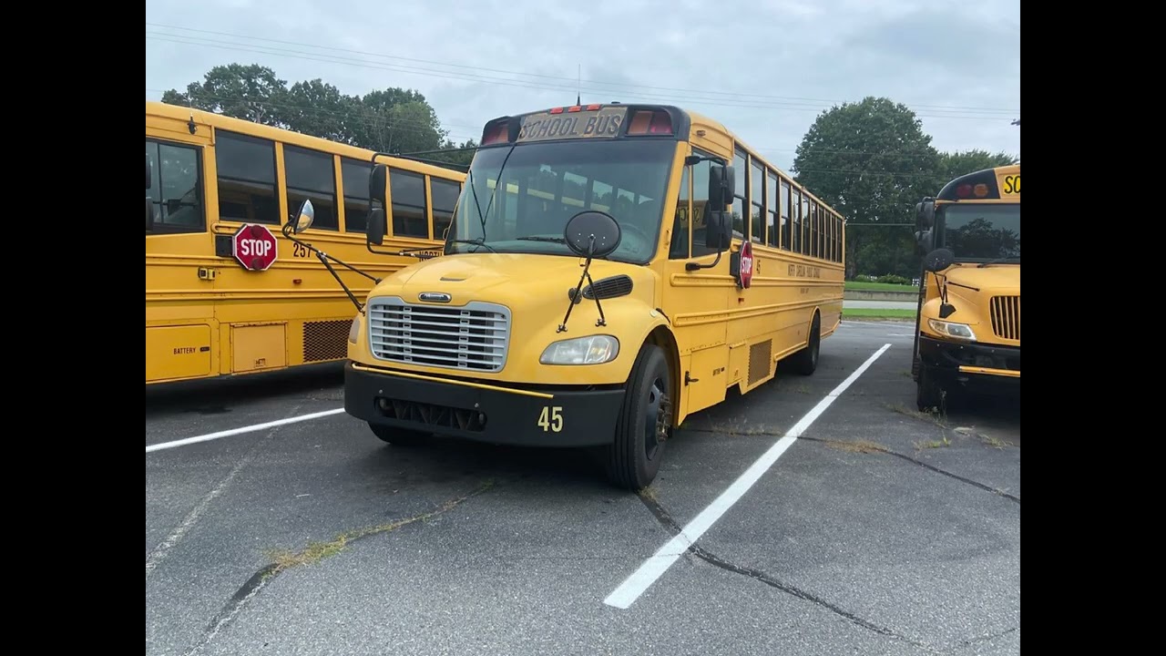 2010 Thomas C2 Cummins ISB6.7 Engine Audio