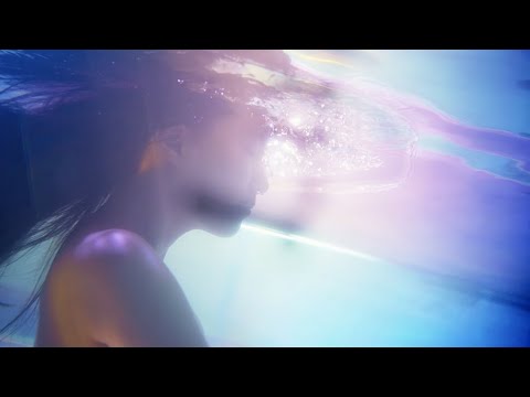 鶴嶋乃愛、初の水中撮影に挑戦!!可憐な表情で漂う 『ルルルンローション モイスト』CM