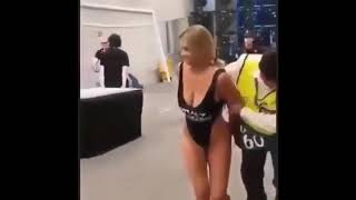 Kinsey Wolanski Hot Model Invades The Pitch Between Tottenham-Liverpool