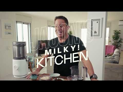 How to Make an Iced Coffee Oat Milk Latte in the Nama M1