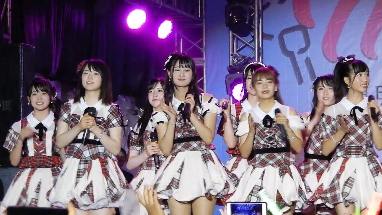 AKB48, Andien dkk - Laskar Pelangi (Nidji) At Senayan ...