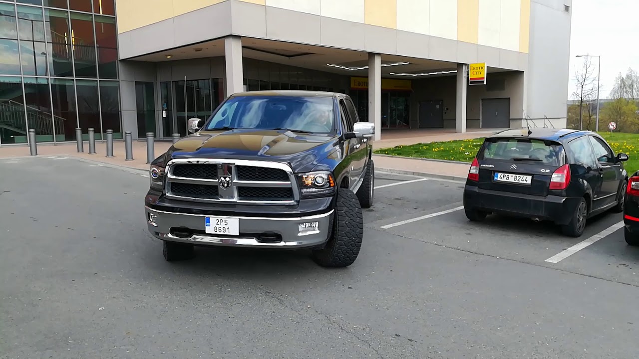 Dodge RAM 5.7 V8 HEMI Sound - YouTube