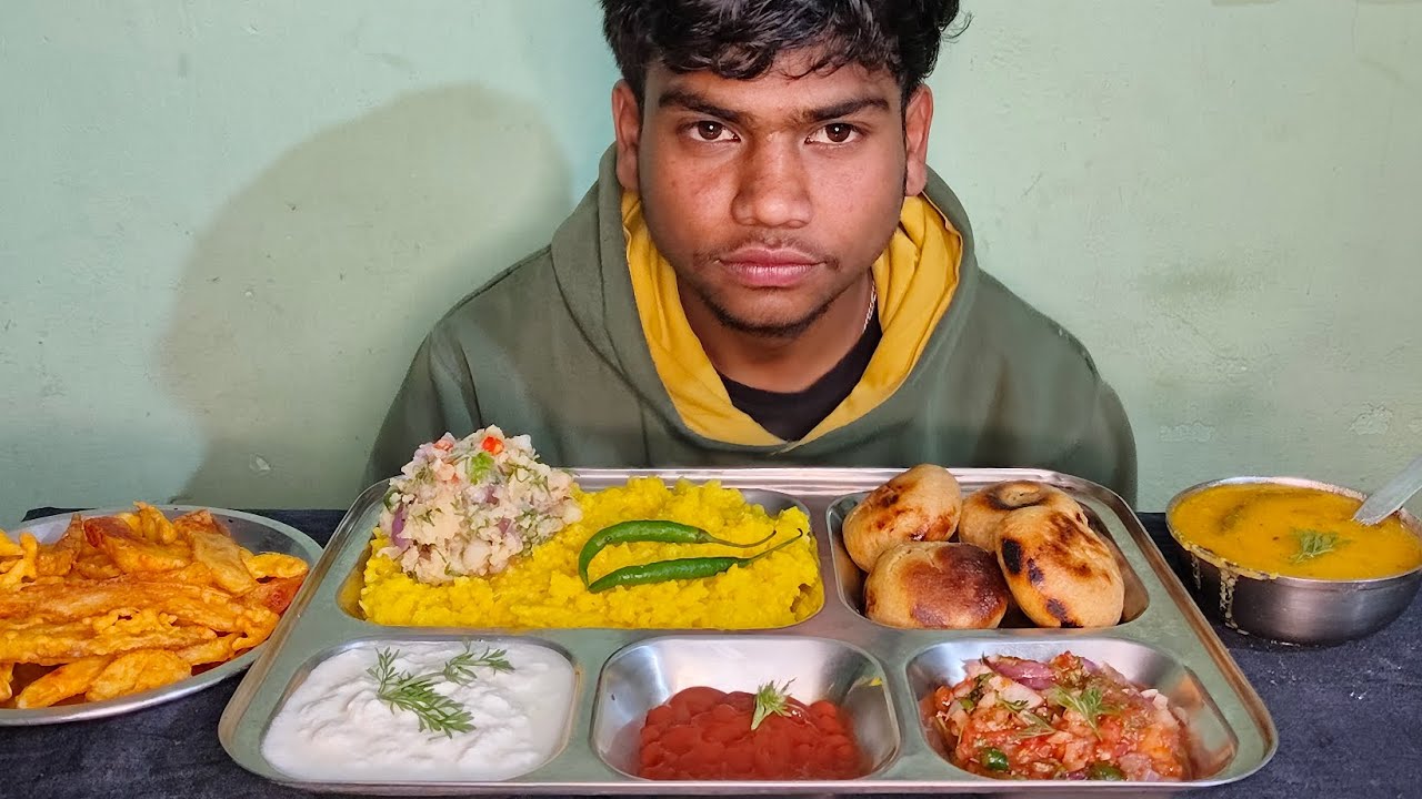 ASMR Eating bihari style thali litti chokha, daal, tamatar ki chatni, khichdi, aloo fry, dahi😋😋