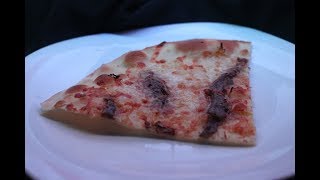 Итальянская белая пицца с анчоусами и трюфельным маслом Итальянская белая пицца с анчоусами и трюфельным маслом