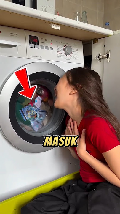cewek ini sedih uangnya ikut masuk ke mesin cuci‼️😭