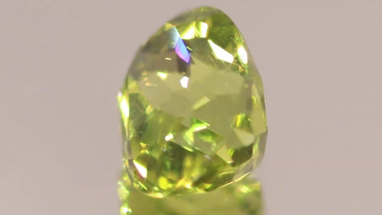 天然ペリドット 0.77ct 【隕石】美品 パラサイト