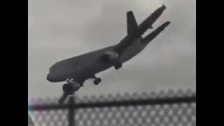 Download Filipinler'de Kasırga Yüzünden Takla Atan Yolcu Uçağı Inanılmaz Görüntüler.. Video MP3 Filipinler'de Kasırga Yüzünden Takla Atan Yolcu Uçağı Inanılmaz Görüntüler..