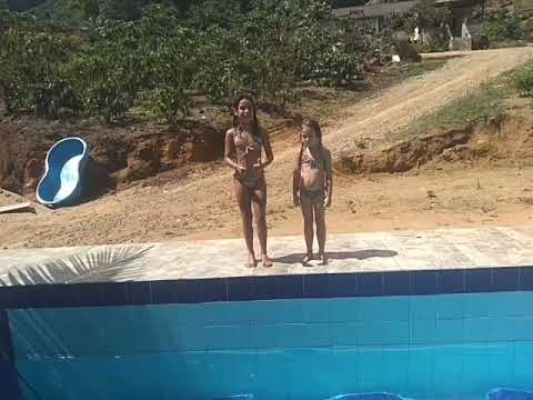 Se divertindo na piscina(2)