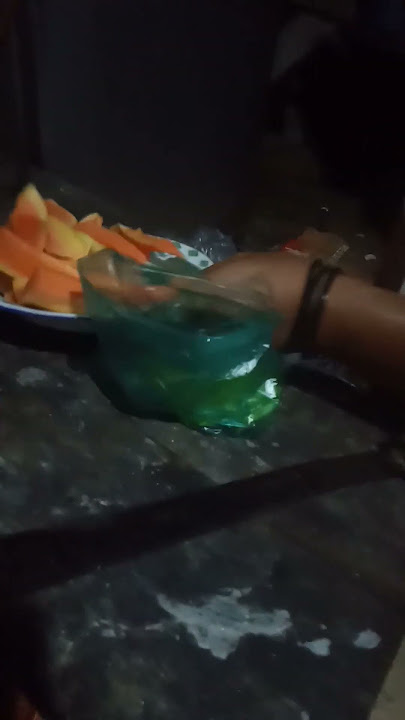 emak emak lagi ngulak cabe buat sambal rujak lagi ngidam kata nya