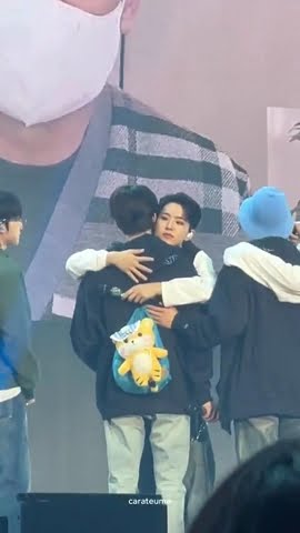 Our precious Wonwoo is crying cause he miss his mom so Hoshi is comforting him😭 #wonwoo#hoshi#shorts