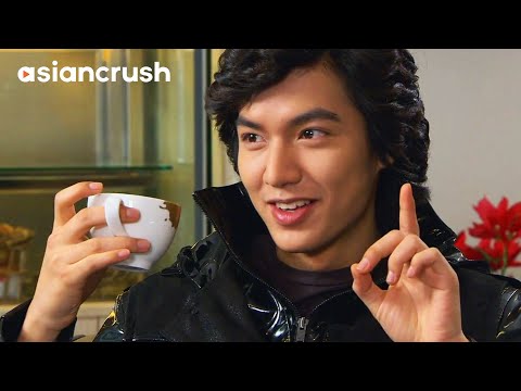 The role of Gu Jun-pyo was Lee Min-ho’s breakout role in the South Korean remake of the popular manga that led to the Taiwanese classic Meteor Garden. The show needs little introduction as most of us would be familiar with this fan favourite where he played the rough and fearless leader of the F4 (with the iconic curly hair).