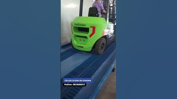 Cầu dẫn xe nâng lên container