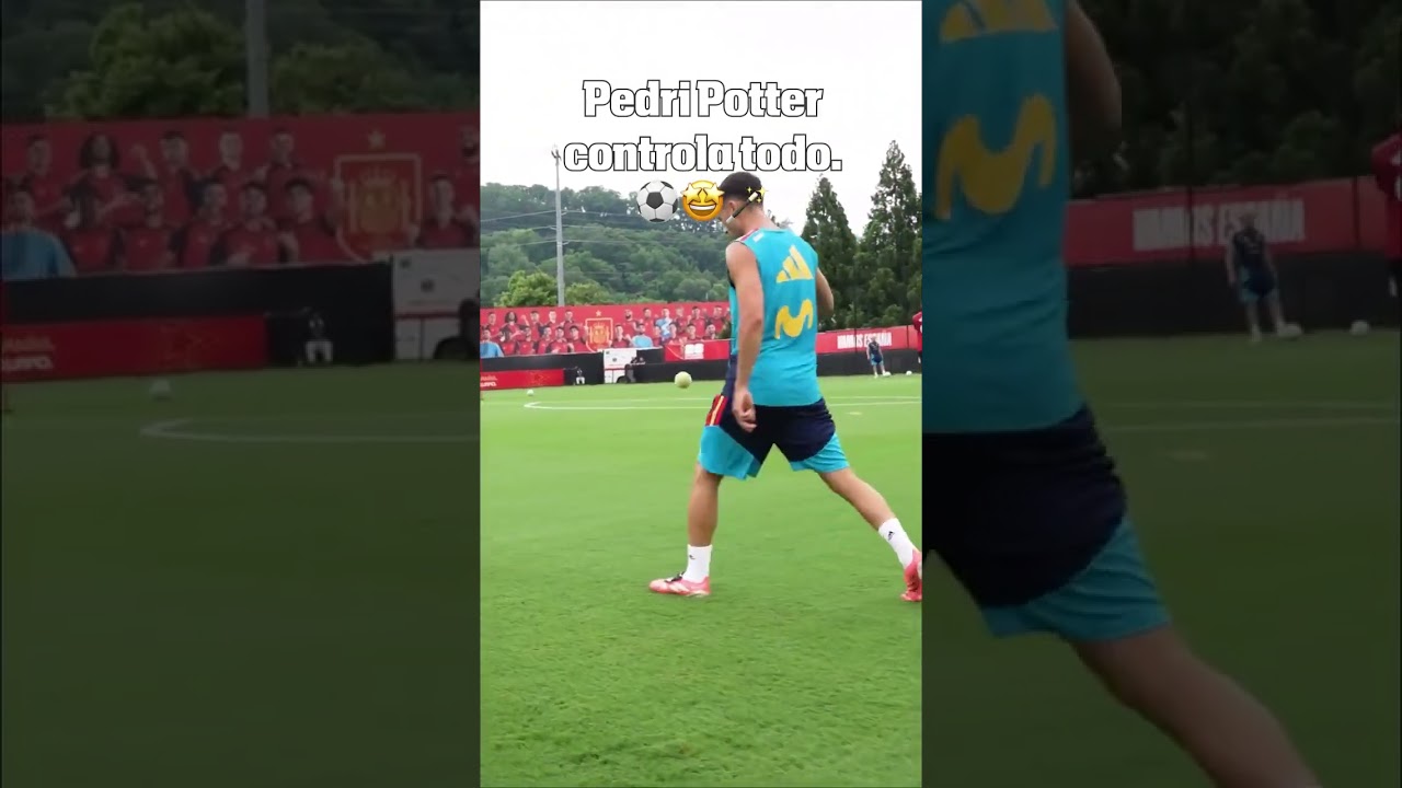 Pedri displaying his magic πͺ (via @sefutbol/IG)