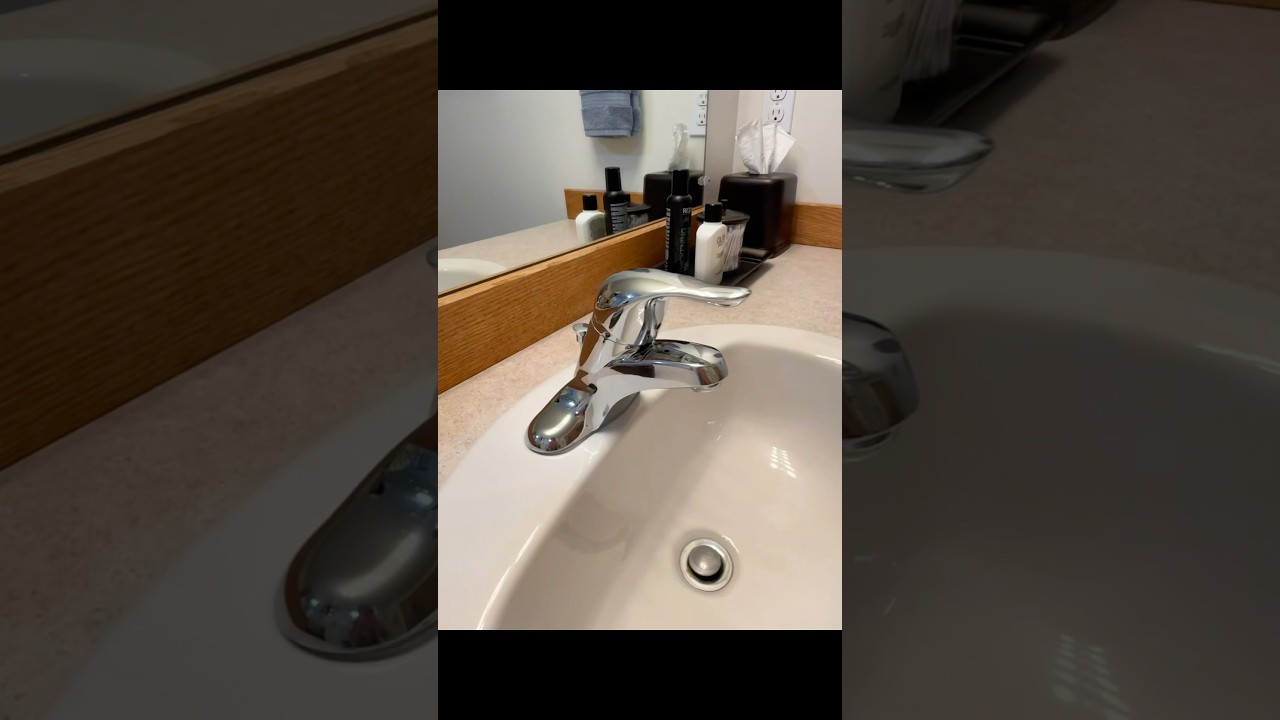 Clean a client’s bathroom with me 🧼🛁 