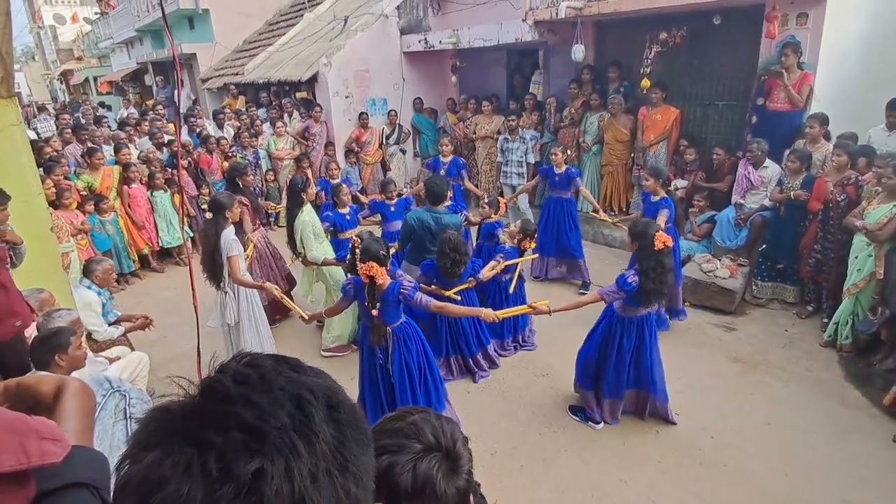 Gopalagopala kolatam song#pawankalyan song@kolatamqueens@rjt kolatam #krishnudu ph:9110513961